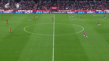 詹姆斯高空接力扣篮，点燃全场