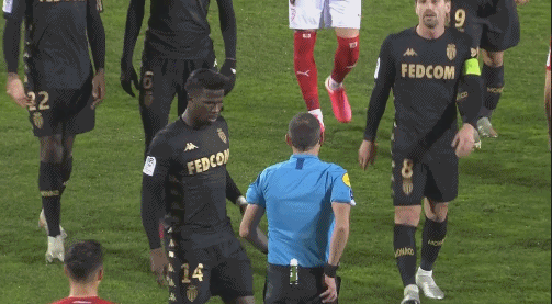 76人队记：庄神右膝扭伤，本场比赛不会回归